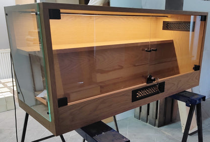 TERRARIUM DLA WĘŻA Z PÓŁKĄ + LED - TYLKO SKRĘCONE